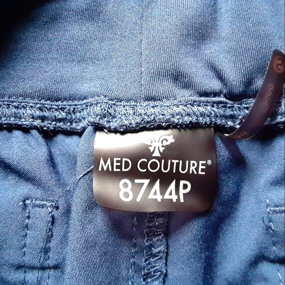 MedCouture Scrub Set, Navy Blue - Picture 7 of 8